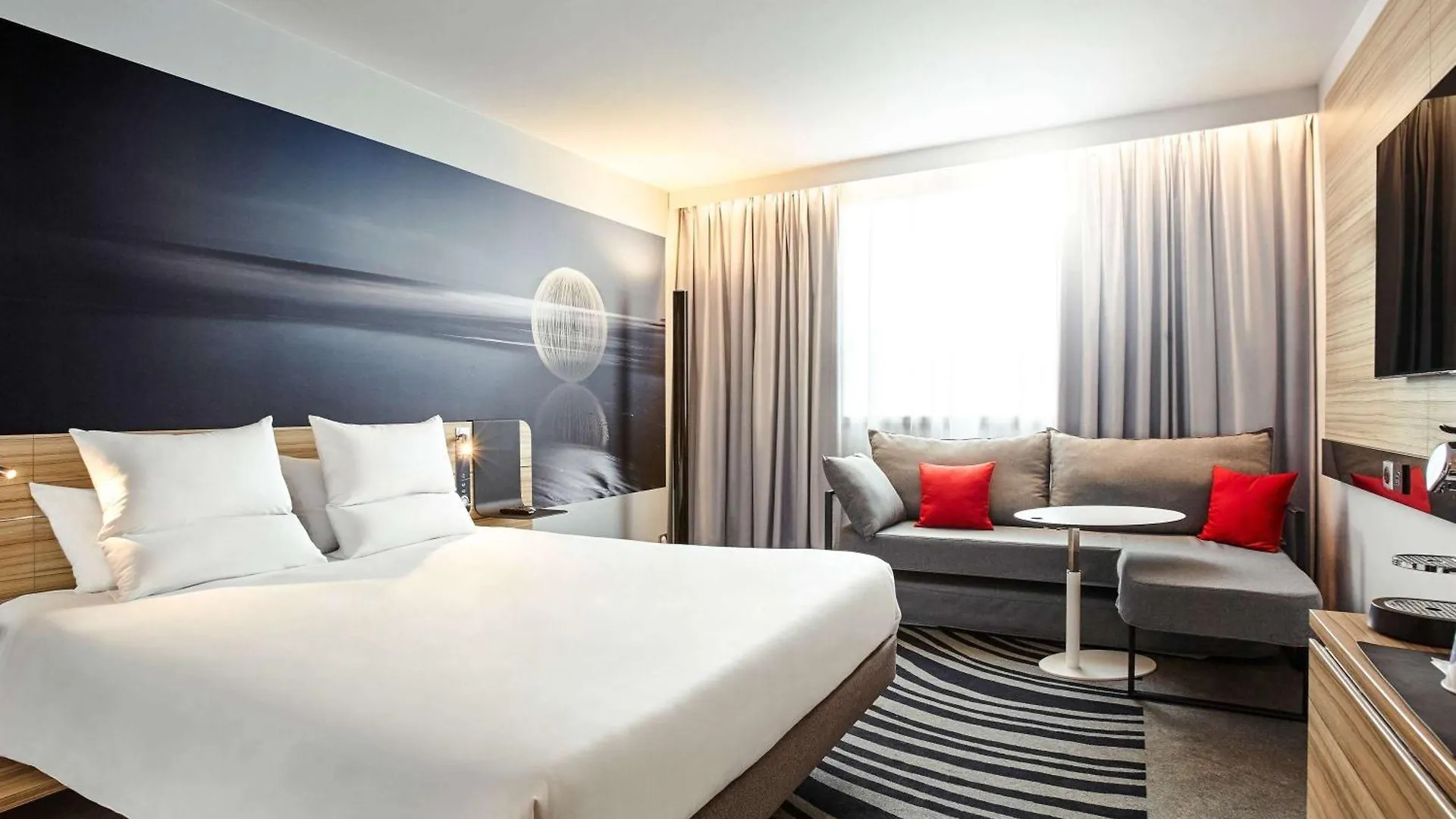 Hotel Novotel Brussels Off Grand Place 4*,